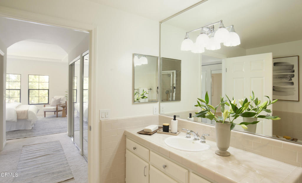 12603 Moorpark Street 303
