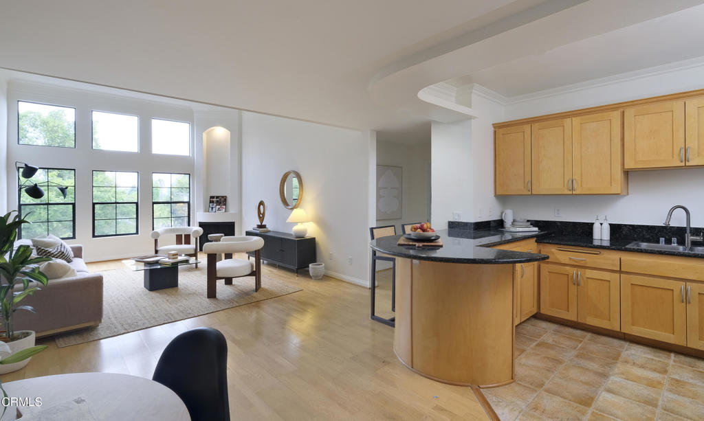 12603 Moorpark Street 303