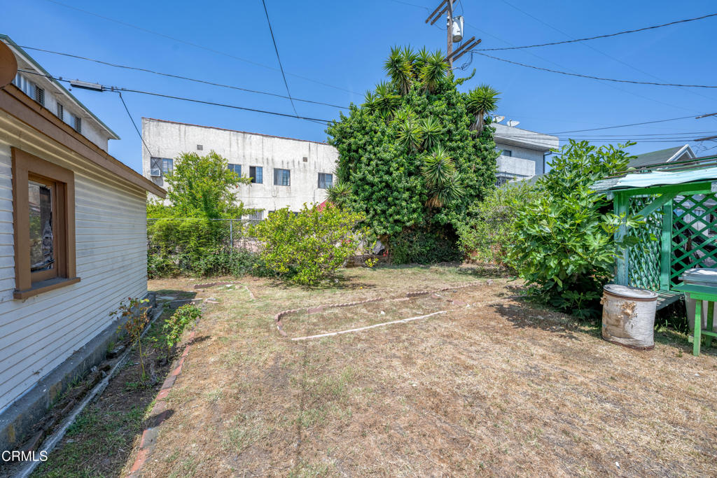 1139 N. Heliotrope Dr.