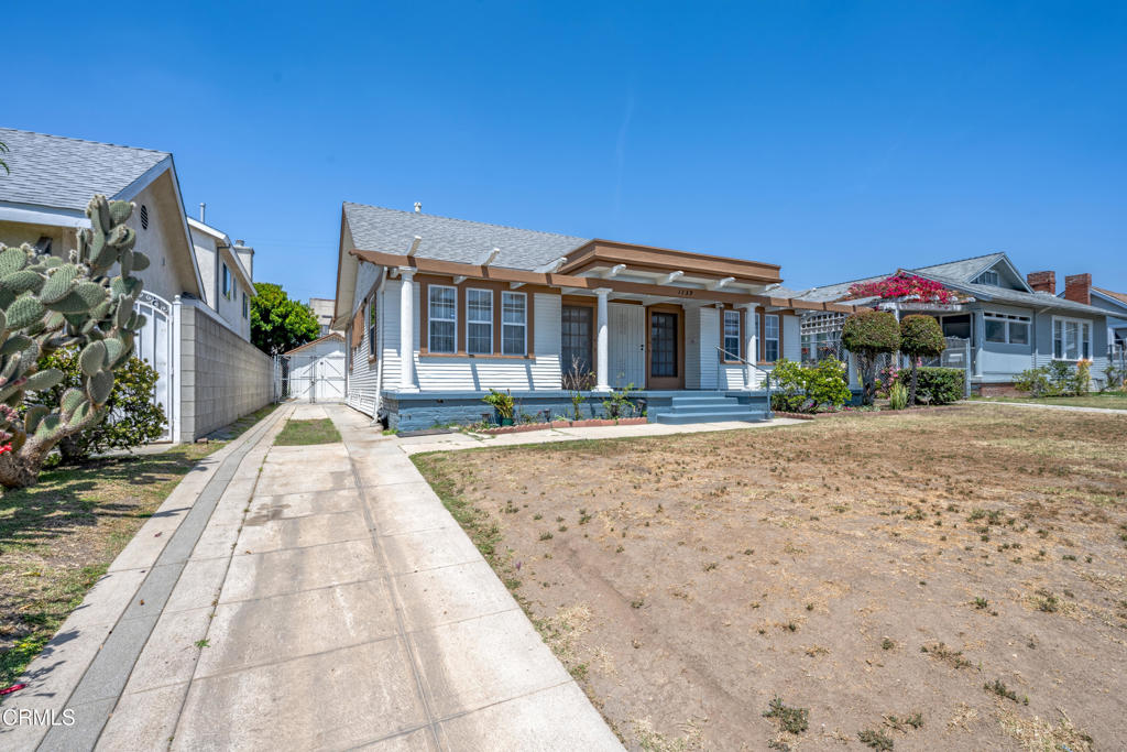 1139 N. Heliotrope Dr.