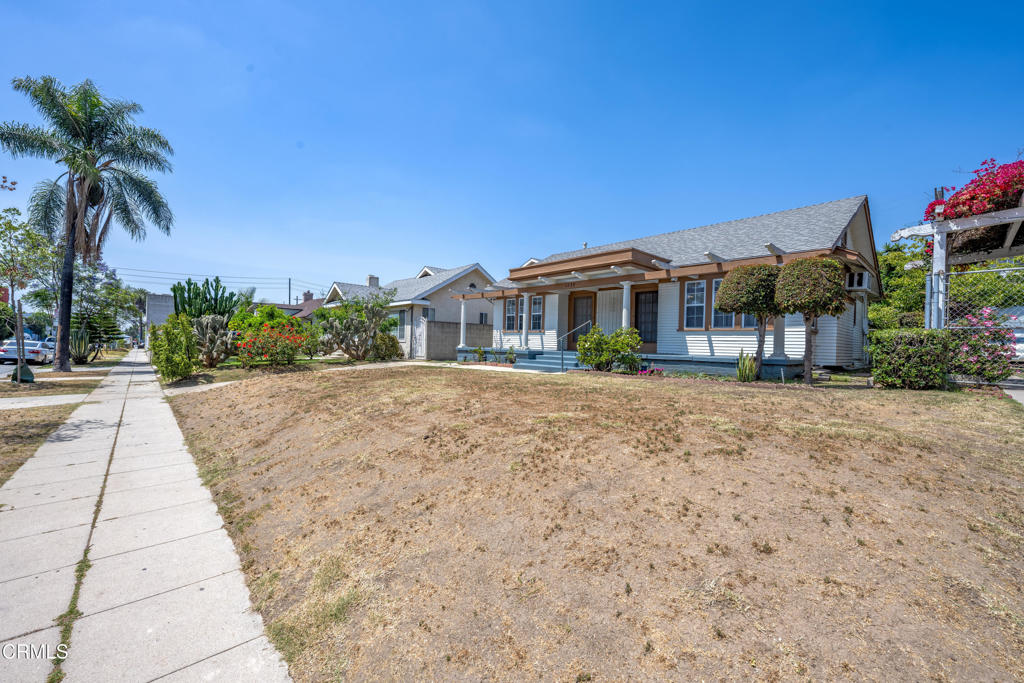 1139 N. Heliotrope Dr.
