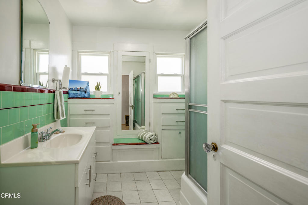 1139 N. Heliotrope Dr.