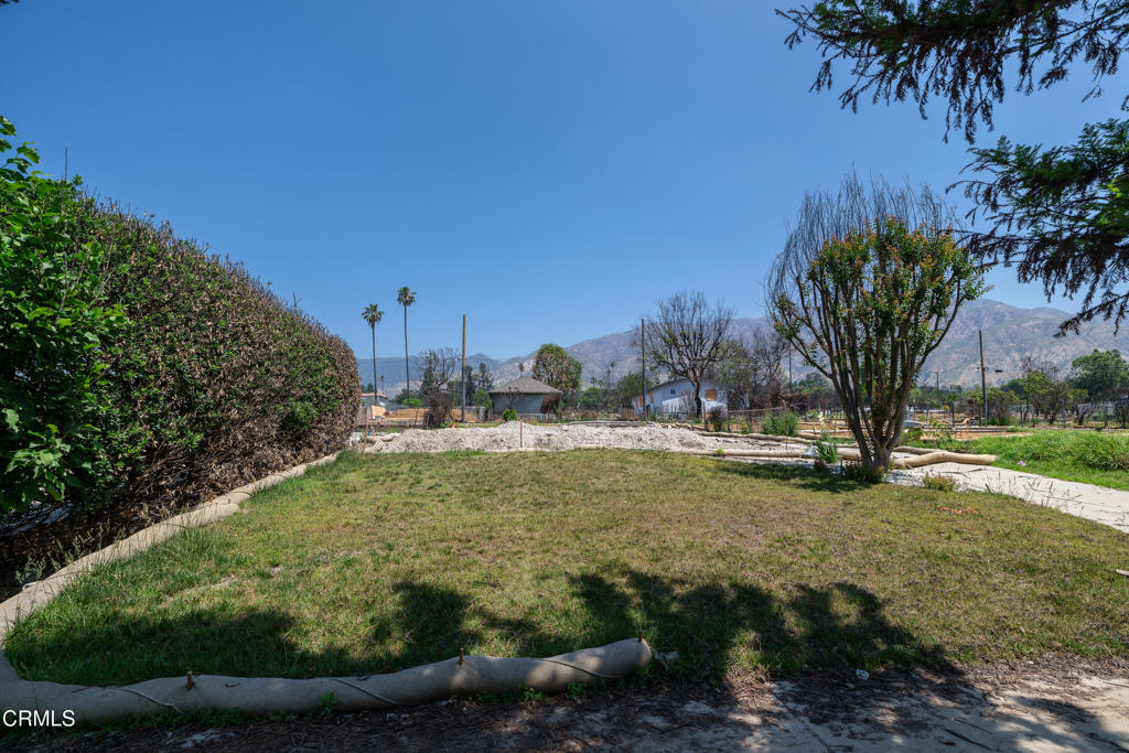 955 E Mendocino Street