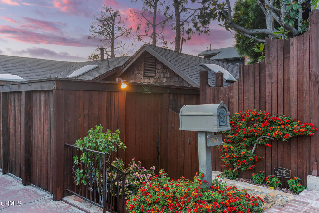 3880 Clayton Avenue W