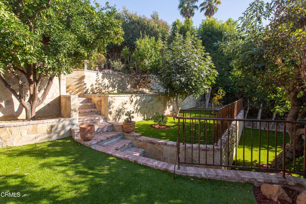 3880 Clayton Avenue W