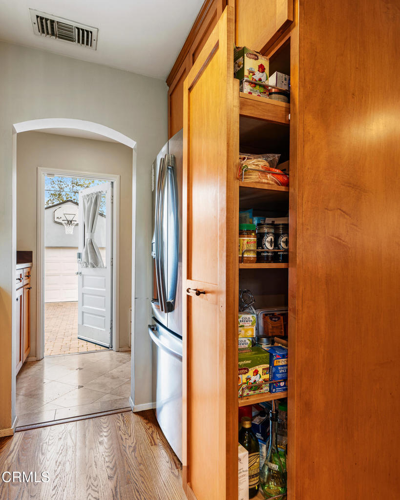 400 N Sunnyslope Avenue