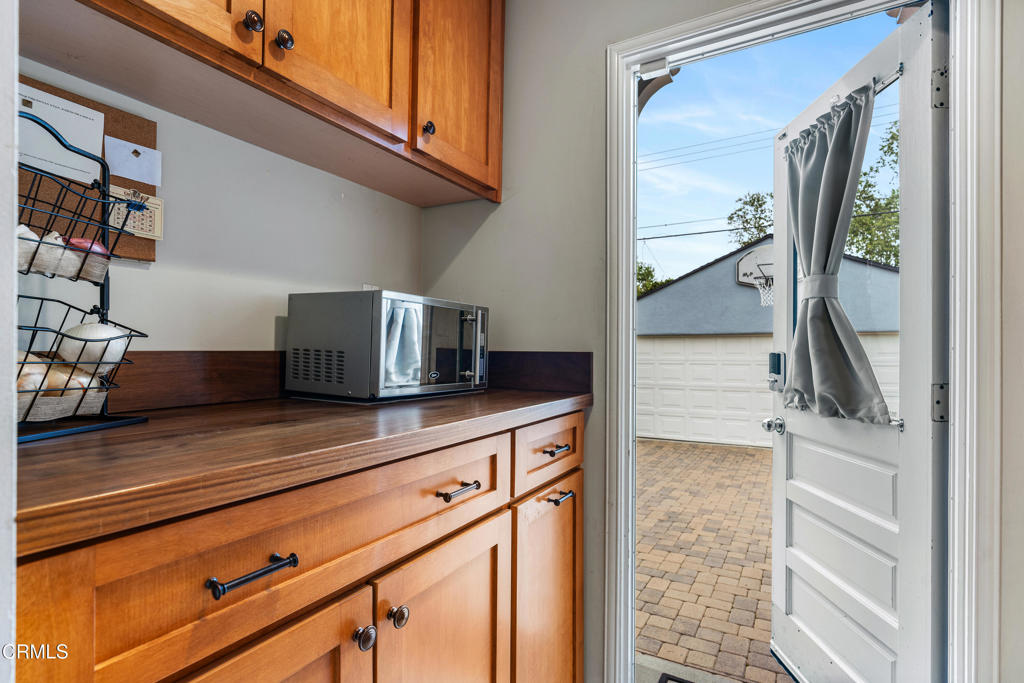 400 N Sunnyslope Avenue