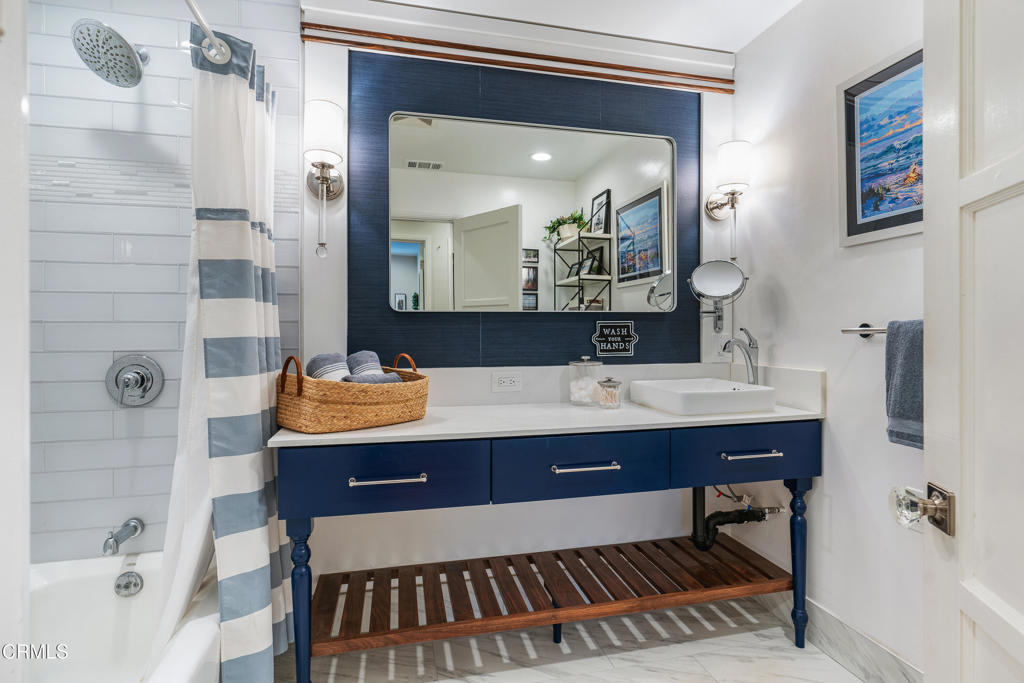 400 N Sunnyslope Avenue