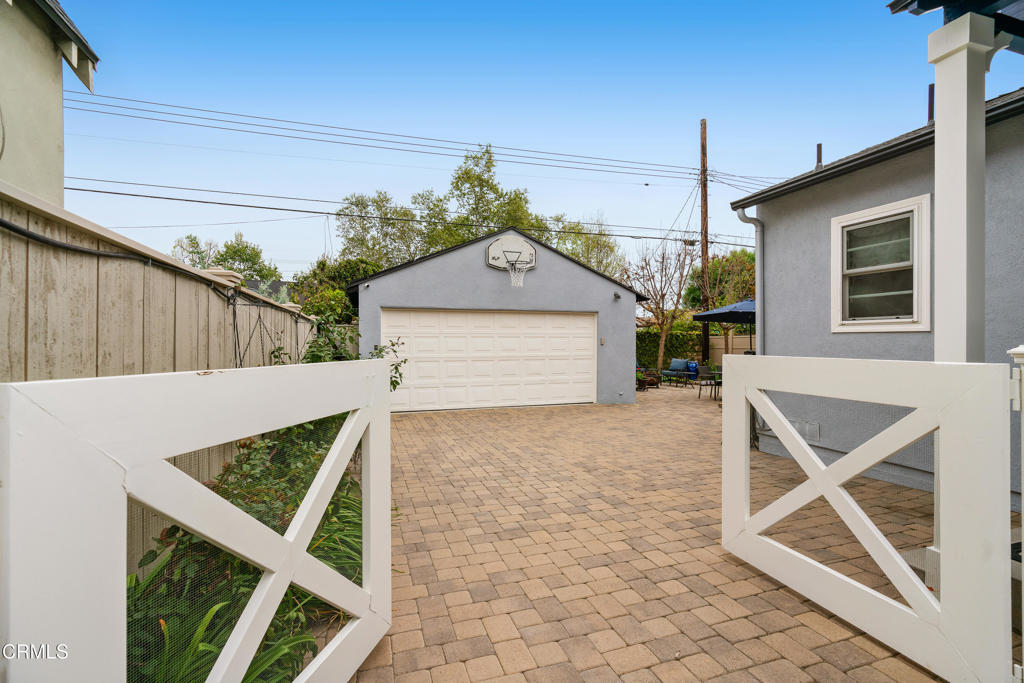 400 N Sunnyslope Avenue