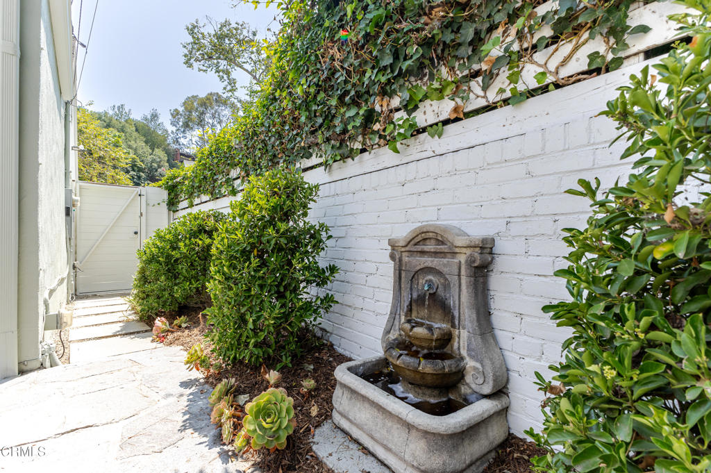 1541 La Loma Road