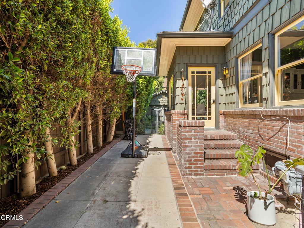 1327 Campbell Street