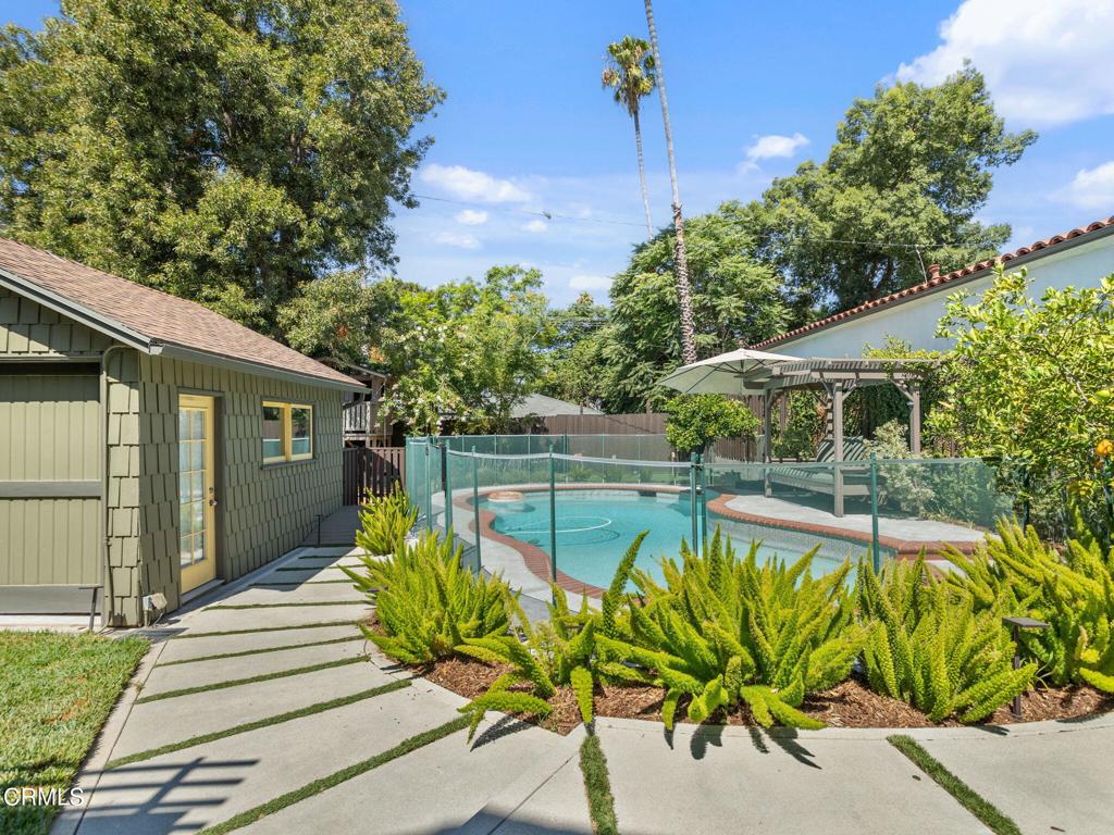 1327 Campbell Street