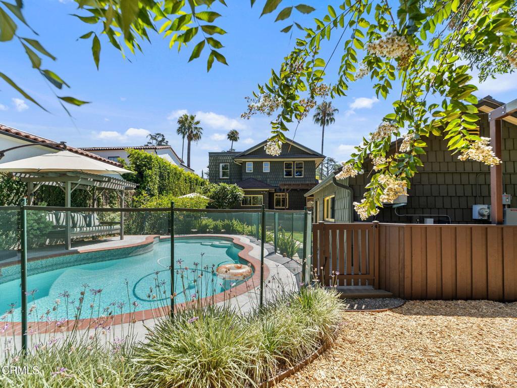 1327 Campbell Street