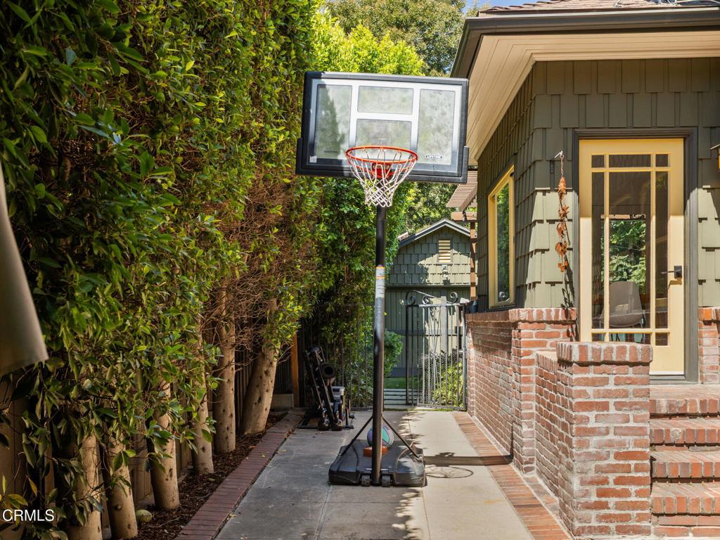 1327 Campbell Street