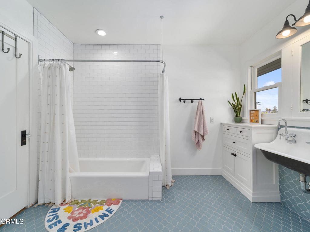 1327 Campbell Street