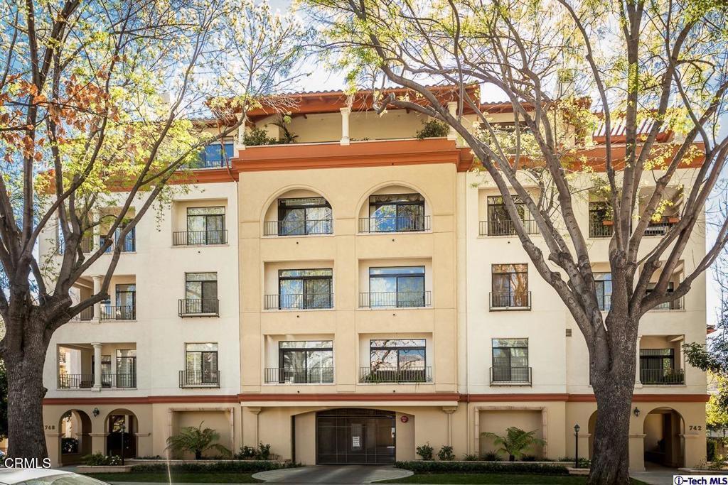 748 Locust Street 403