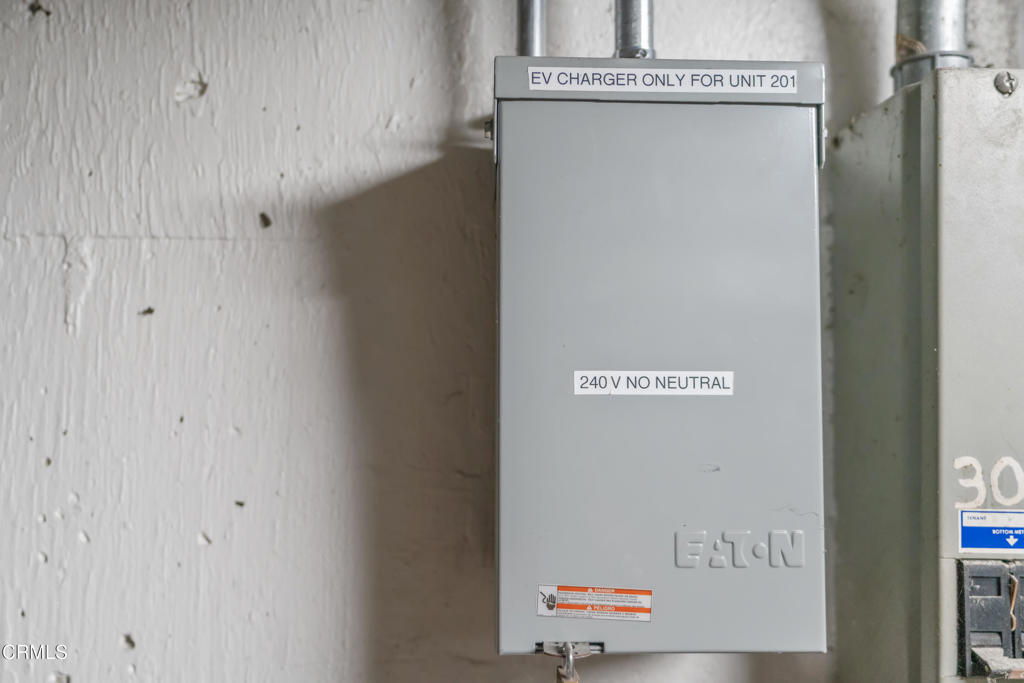 633 E California Boulevard 201