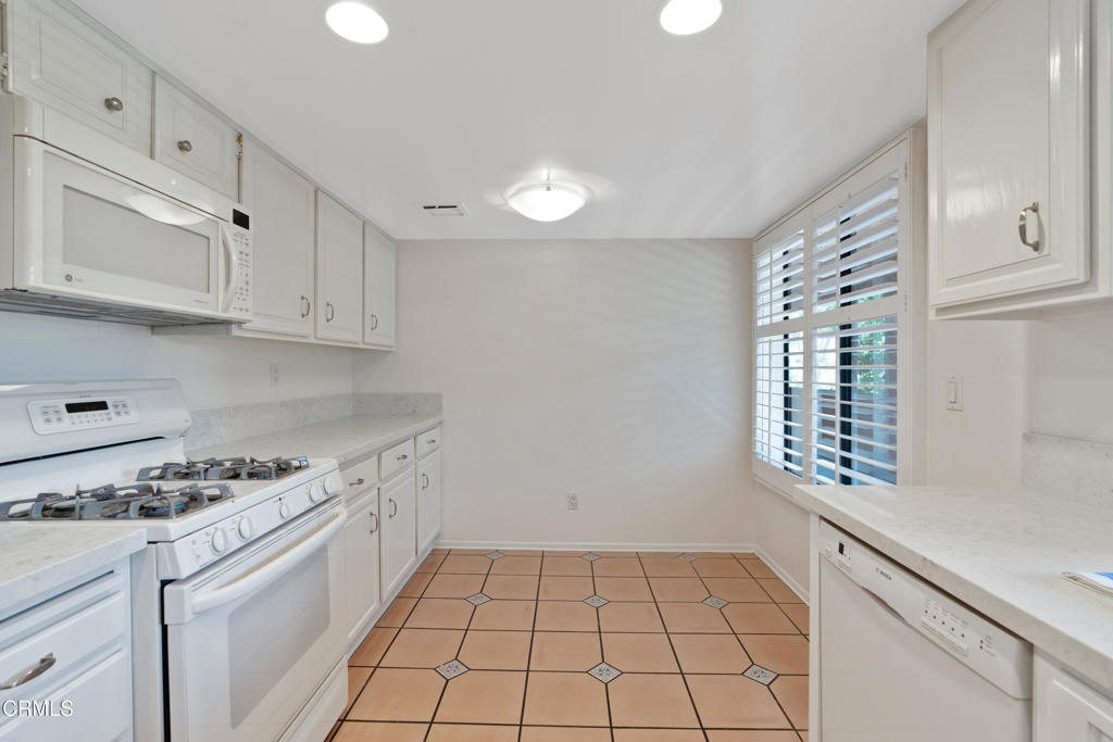 633 E California Boulevard 201