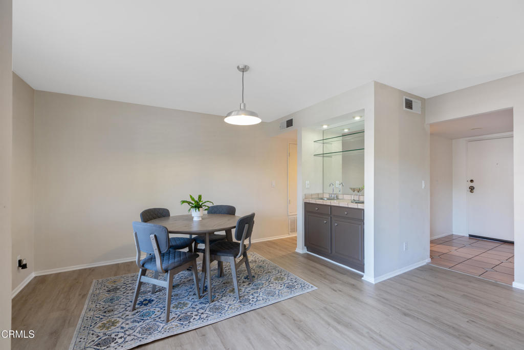 633 E California Boulevard 201