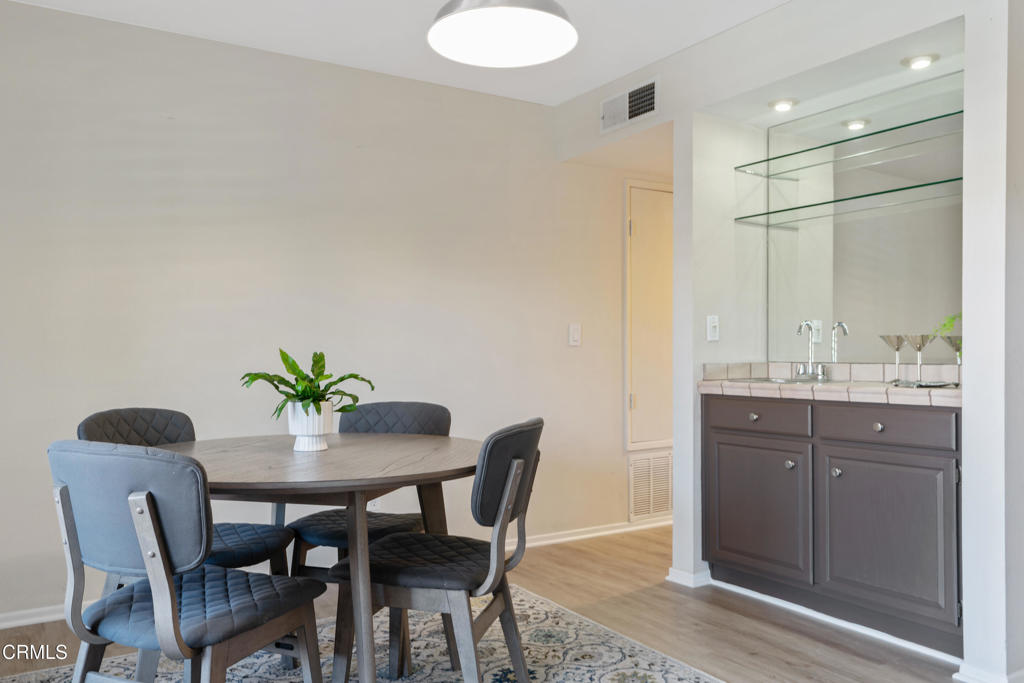 633 E California Boulevard 201