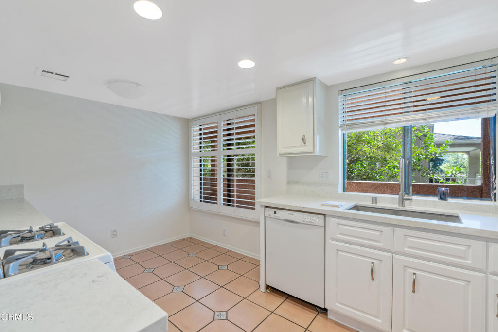 633 E California Boulevard 201