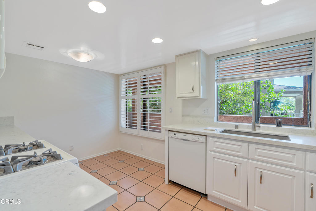 633 E California Boulevard 201