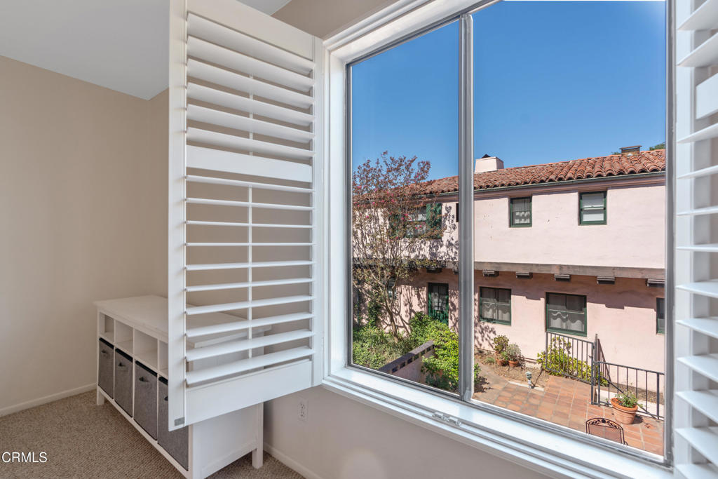 633 E California Boulevard 201