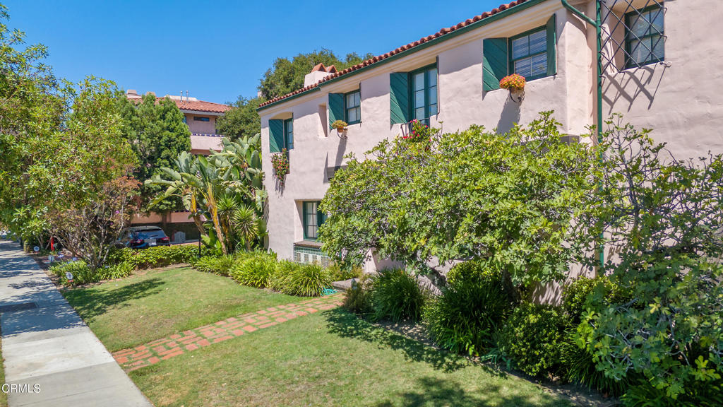 633 E California Boulevard 201