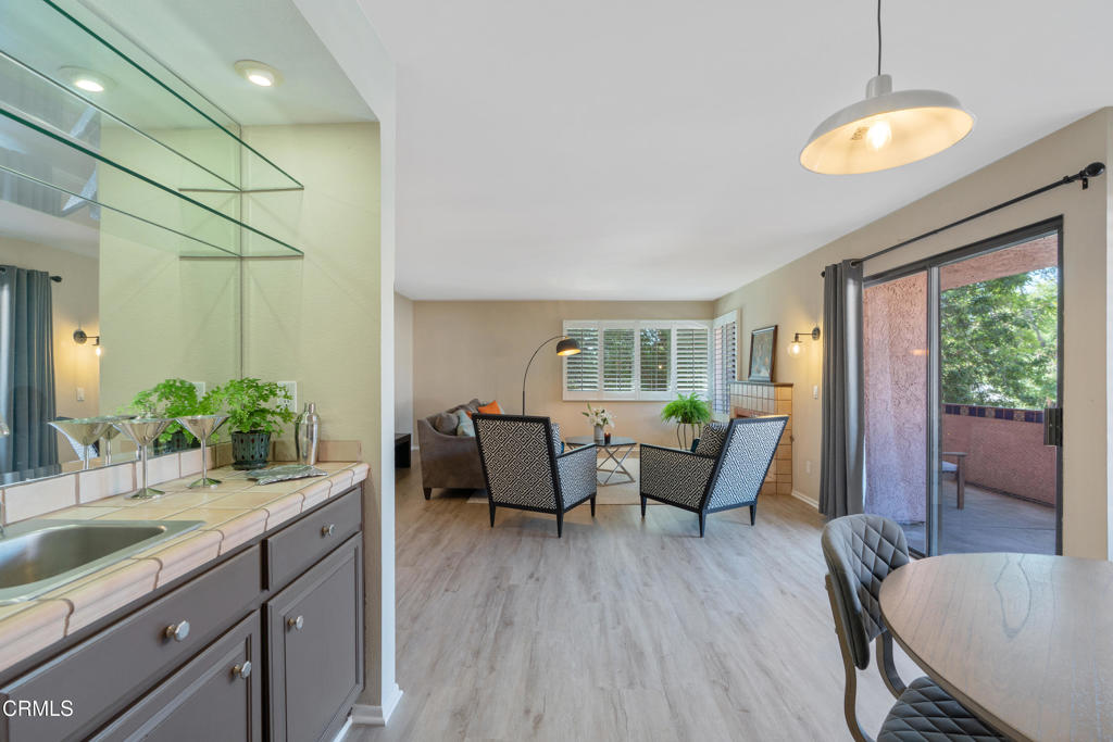 633 E California Boulevard 201