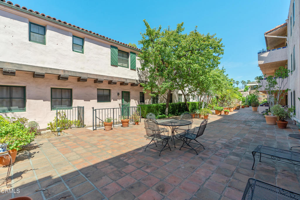 633 E California Boulevard 201