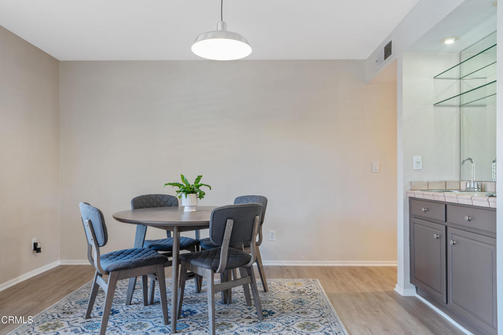 633 E California Boulevard 201