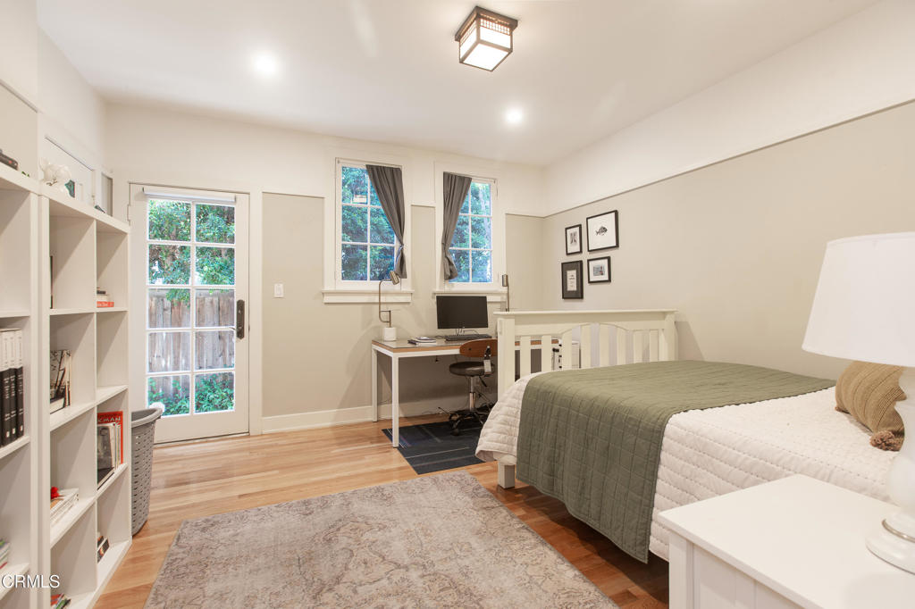 1123 Montrose Avenue