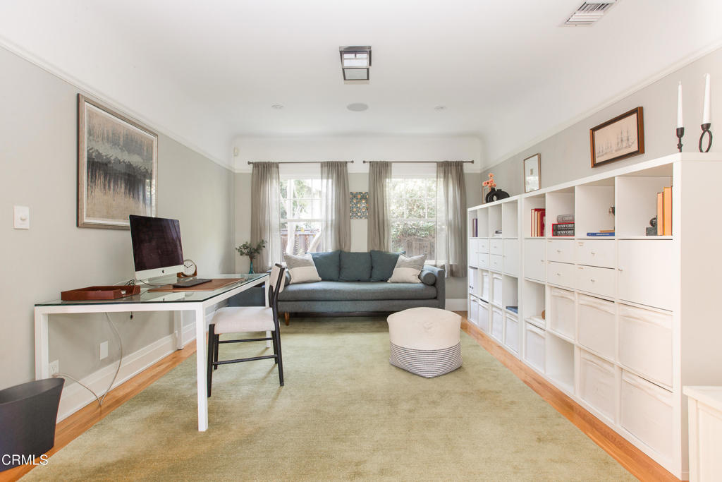 1123 Montrose Avenue