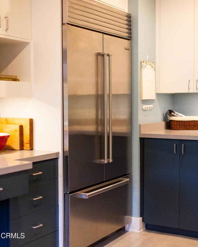 1123 Montrose Avenue