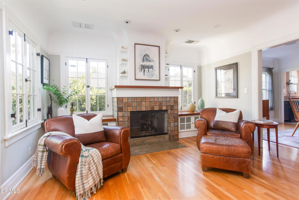 1123 Montrose Avenue