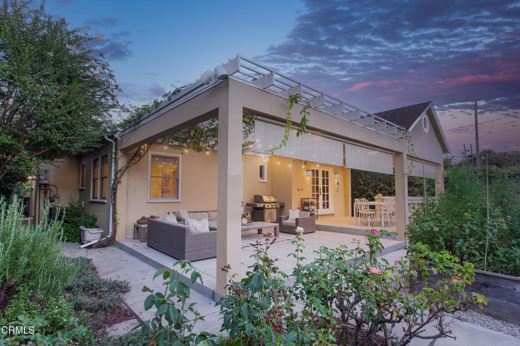 1123 Montrose Avenue