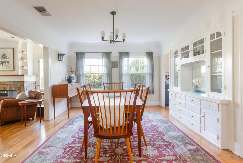 1123 Montrose Avenue