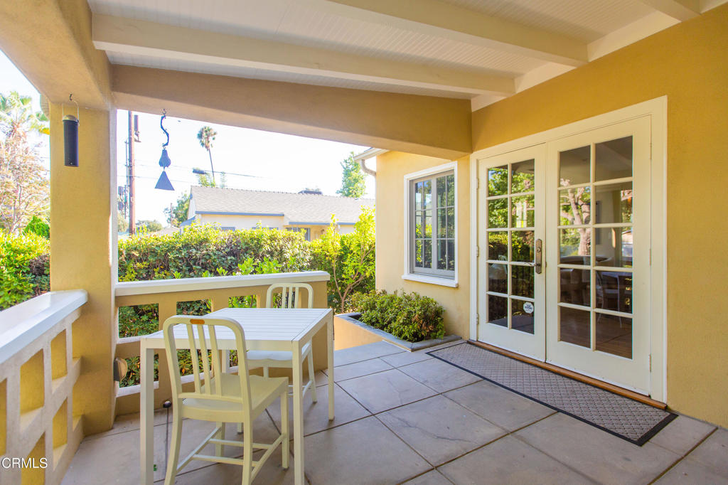 1123 Montrose Avenue