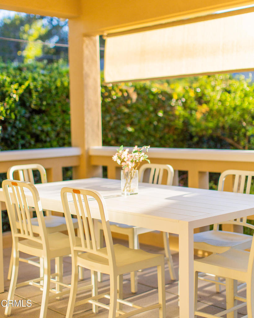 1123 Montrose Avenue