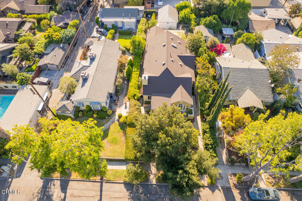 1123 Montrose Avenue