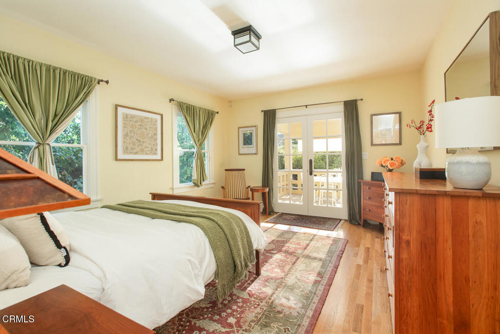 1123 Montrose Avenue