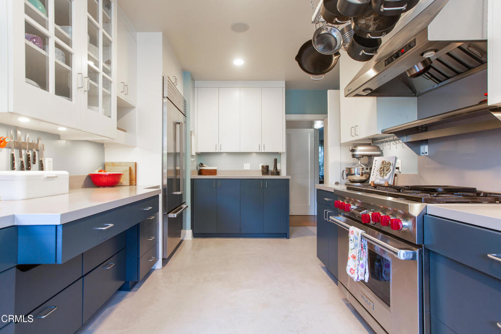 1123 Montrose Avenue