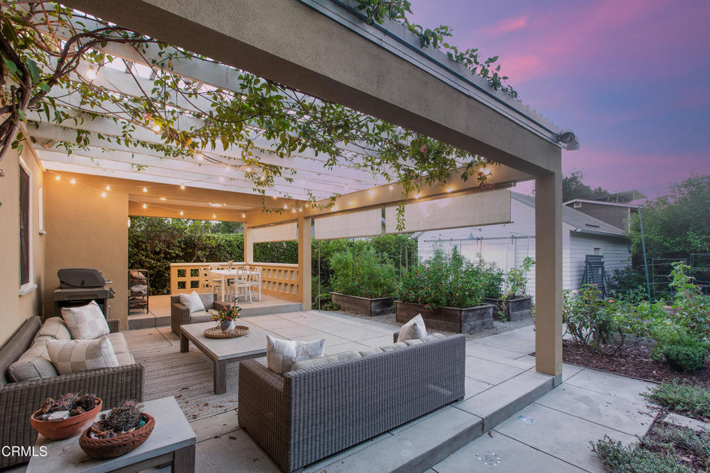 1123 Montrose Avenue