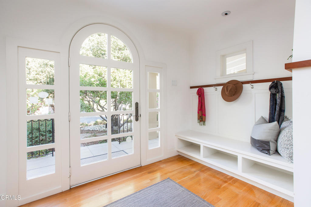 1123 Montrose Avenue