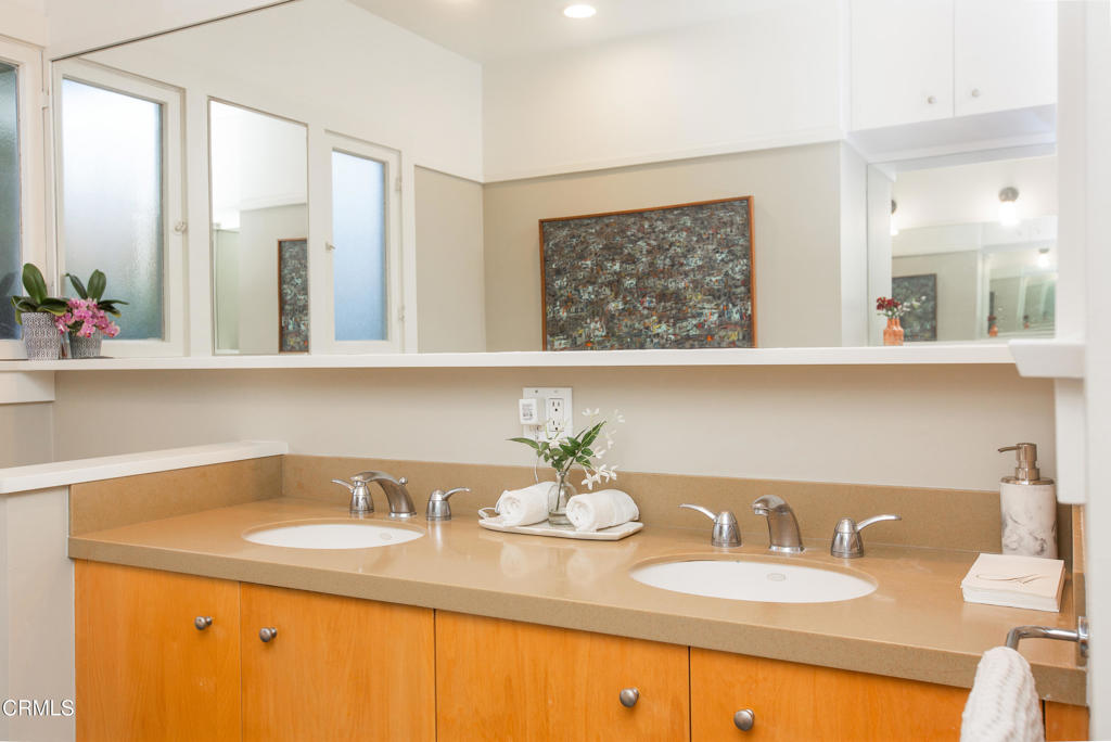 1123 Montrose Avenue