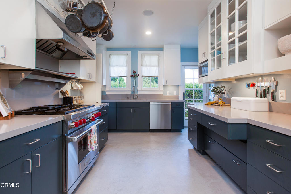 1123 Montrose Avenue