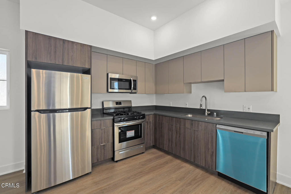 834 N Fair Oaks Avenue 104