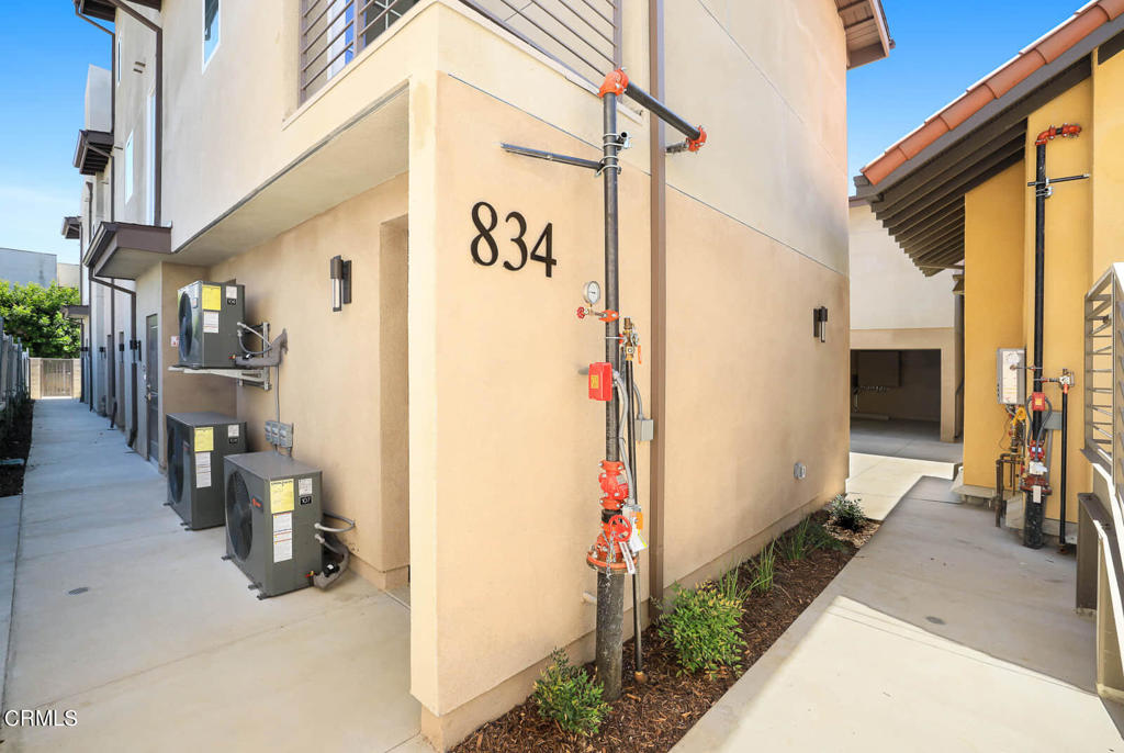 834 N Fair Oaks Avenue 104