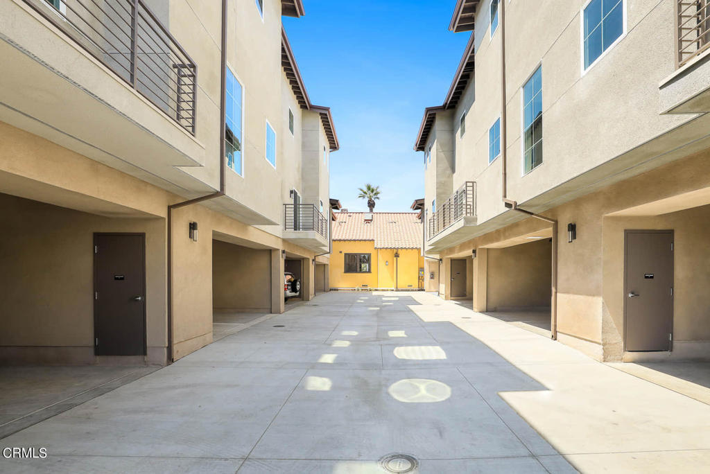 834 N Fair Oaks Avenue 104