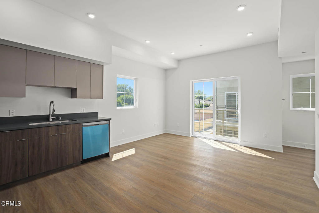 834 N Fair Oaks Avenue 104